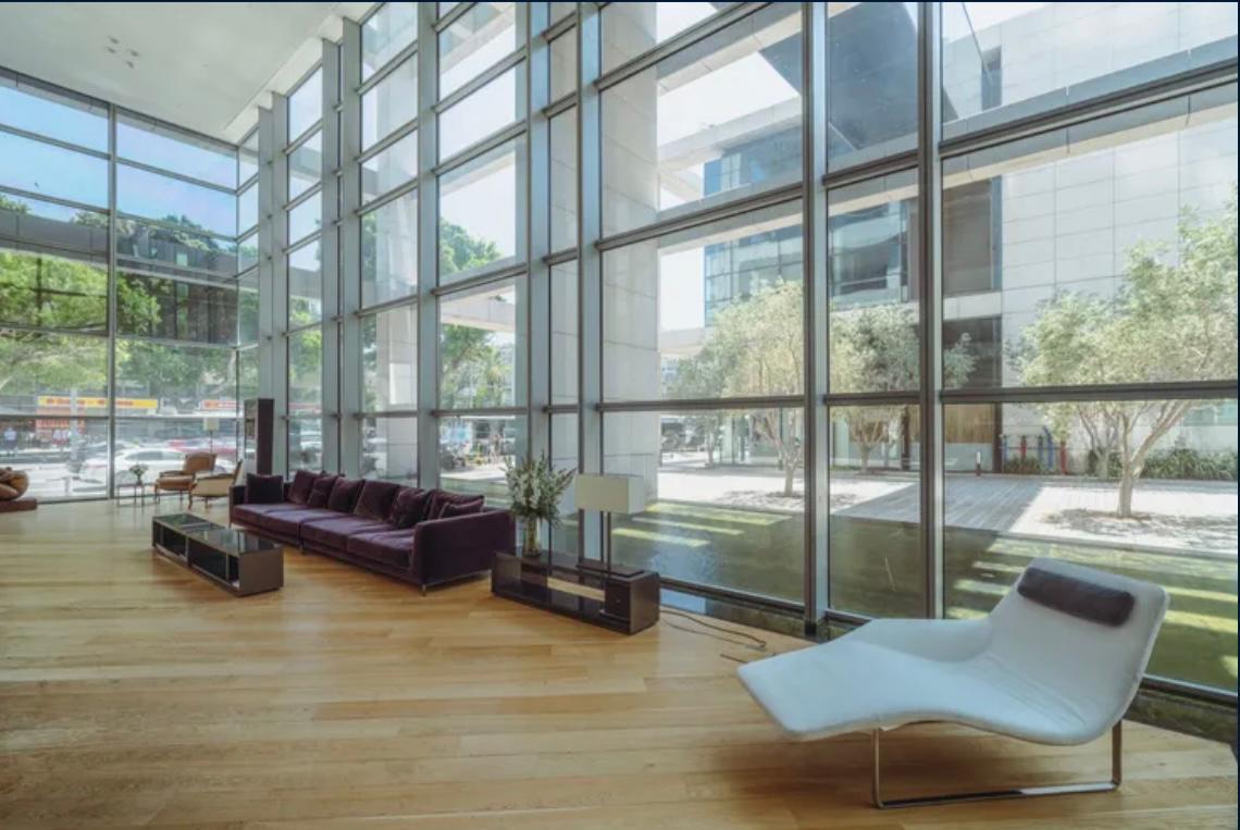Un étage entier dans la tour Hashoftim, Tel Aviv : environ 460 m² et un balcon d'environ 50 m² - מגדל השופטים, תל אביב - photo 4